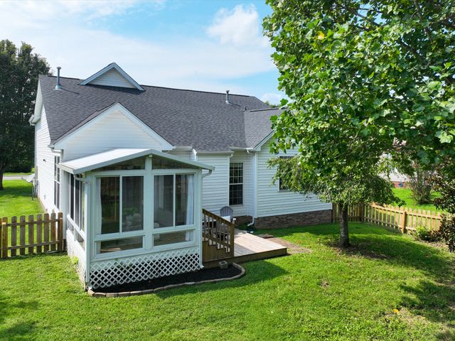 440 Creekside Ln, Spring Hill, TN 37174