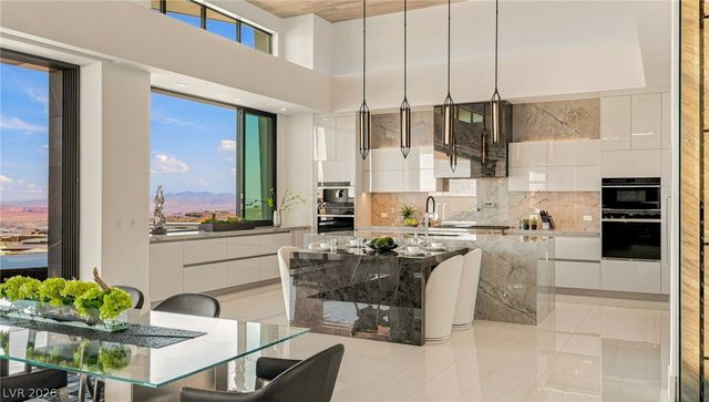 4 Chisel Crest Court, Henderson, NV 89012