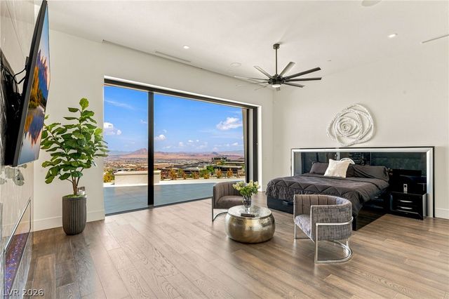 4 Chisel Crest Court, Henderson, NV 89012