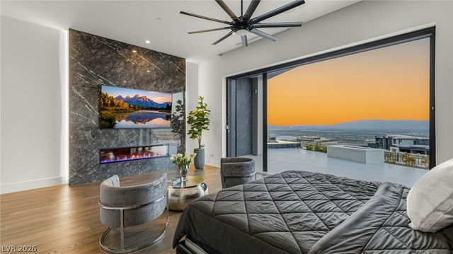 4 Chisel Crest Court, Henderson, NV 89012
