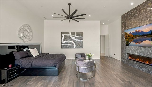4 Chisel Crest Court, Henderson, NV 89012