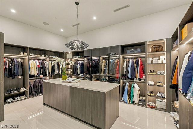 4 Chisel Crest Court, Henderson, NV 89012