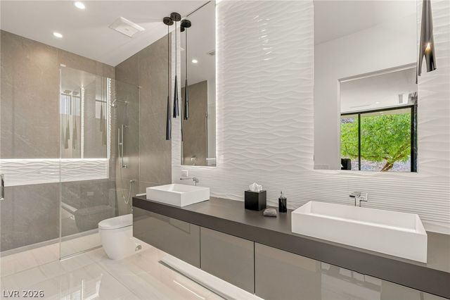 4 Chisel Crest Court, Henderson, NV 89012