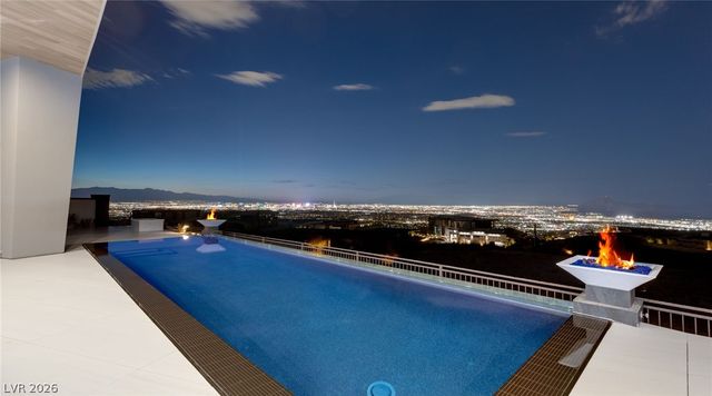 4 Chisel Crest Court, Henderson, NV 89012