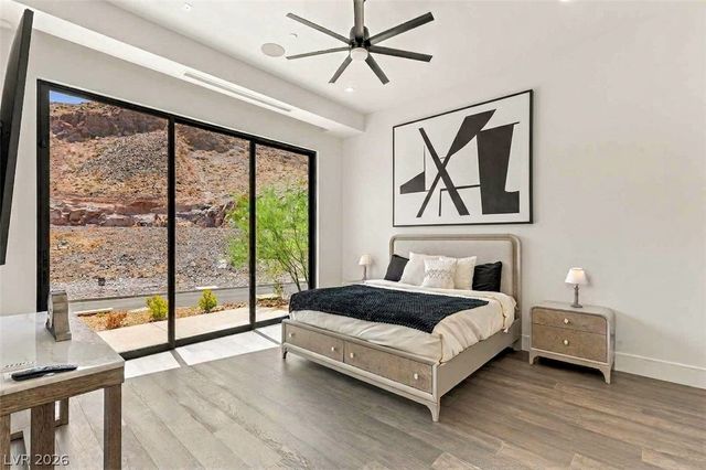 4 Chisel Crest Court, Henderson, NV 89012