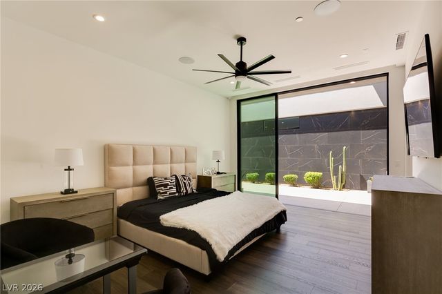 4 Chisel Crest Court, Henderson, NV 89012