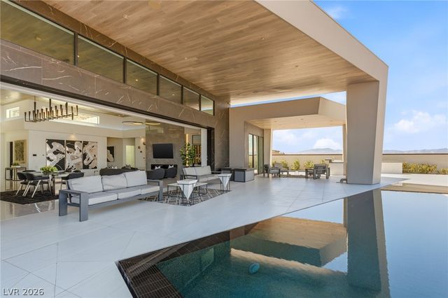 4 Chisel Crest Court, Henderson, NV 89012