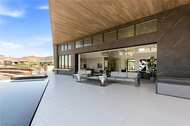 4 Chisel Crest Court, Henderson, NV 89012