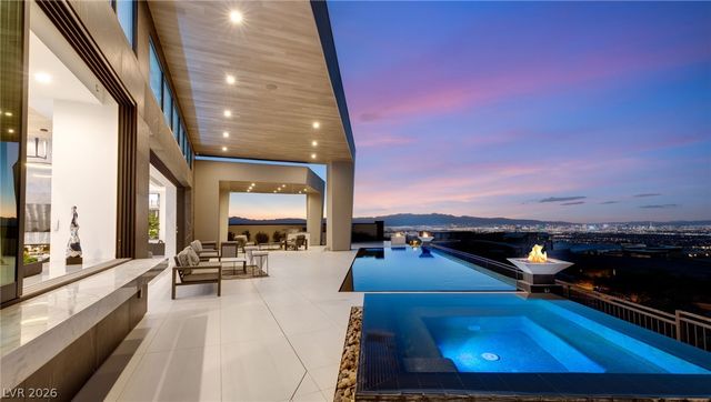 4 Chisel Crest Court, Henderson, NV 89012
