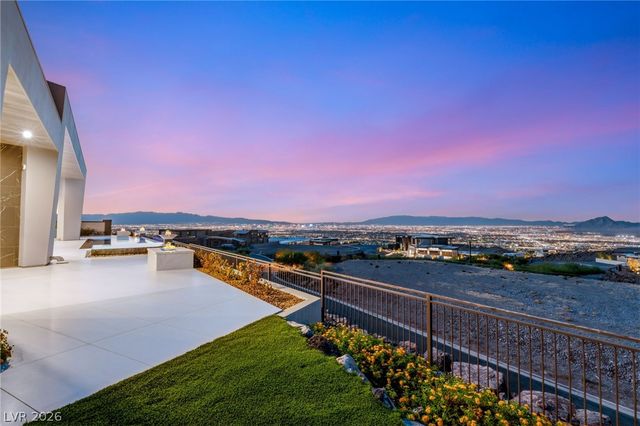 4 Chisel Crest Court, Henderson, NV 89012