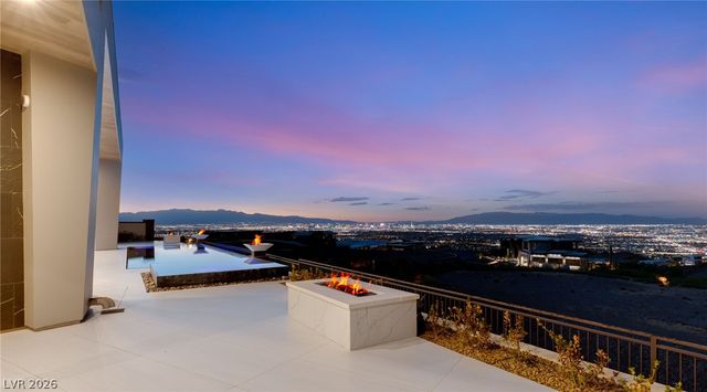 4 Chisel Crest Court, Henderson, NV 89012