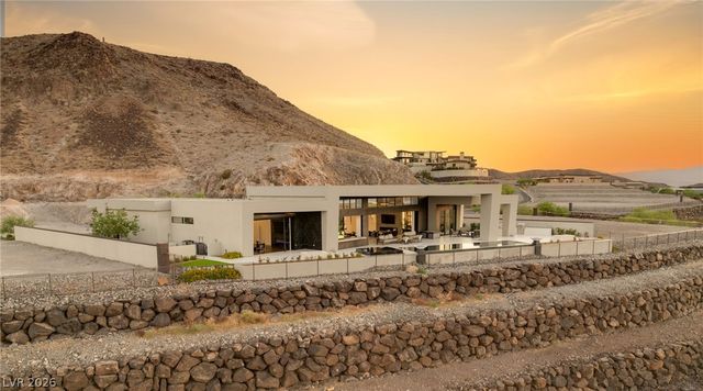 4 Chisel Crest Court, Henderson, NV 89012