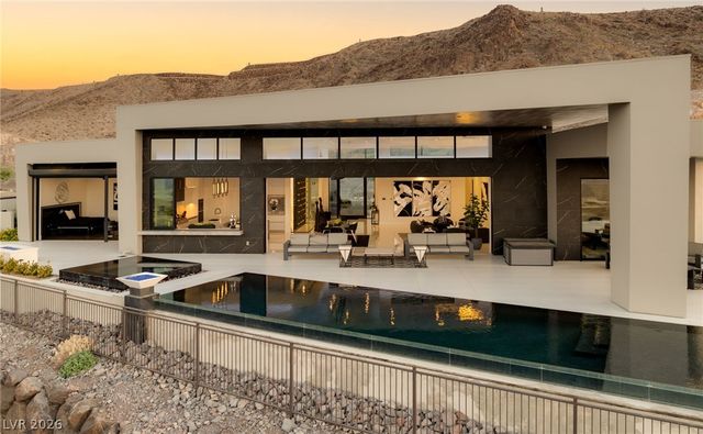 4 Chisel Crest Court, Henderson, NV 89012