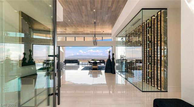 4 Chisel Crest Court, Henderson, NV 89012