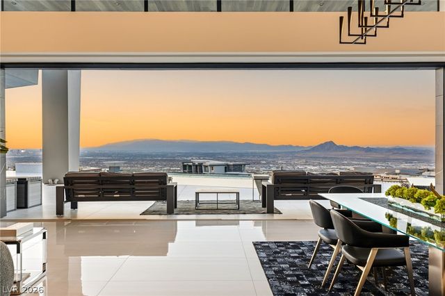 4 Chisel Crest Court, Henderson, NV 89012