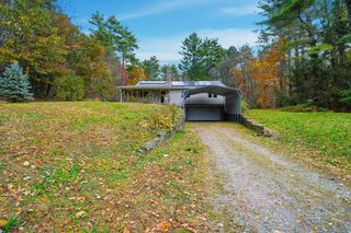 18 Little Alum Rd, Brimfield, MA 01010