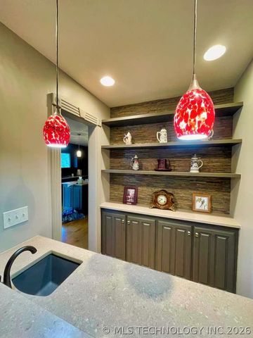 6124 S Louisville Avenue, Tulsa, OK 74136