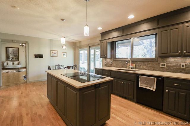 6124 S Louisville Avenue, Tulsa, OK 74136