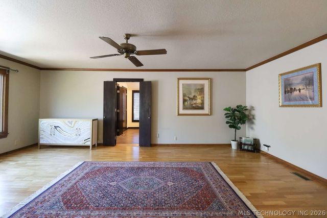 6124 S Louisville Avenue, Tulsa, OK 74136