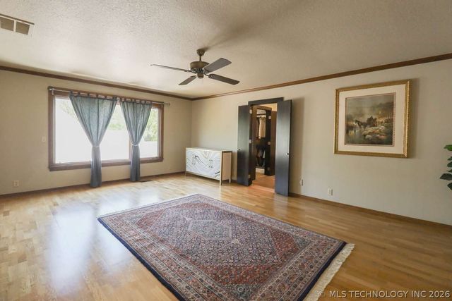 6124 S Louisville Avenue, Tulsa, OK 74136