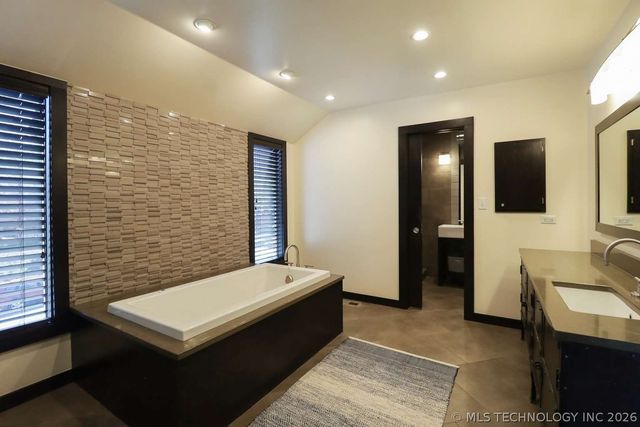 6124 S Louisville Avenue, Tulsa, OK 74136