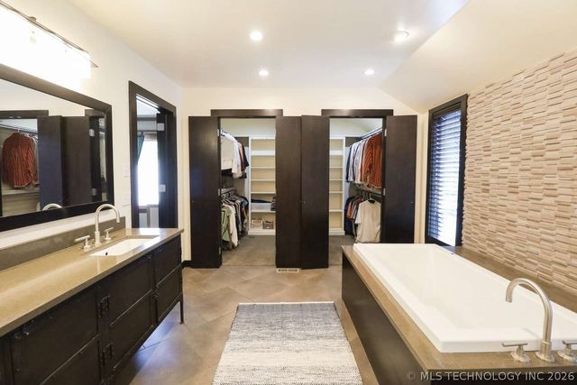 6124 S Louisville Avenue, Tulsa, OK 74136