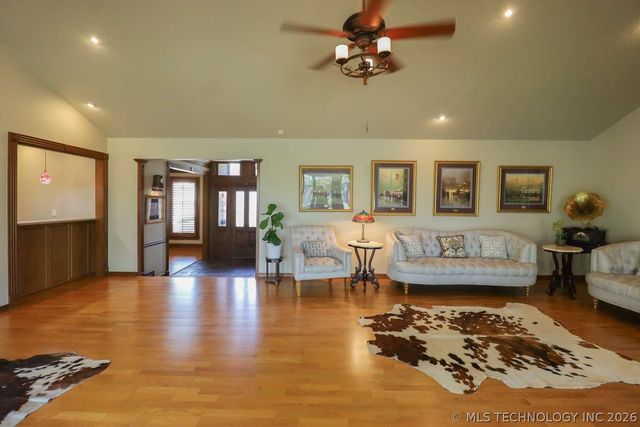 6124 S Louisville Avenue, Tulsa, OK 74136