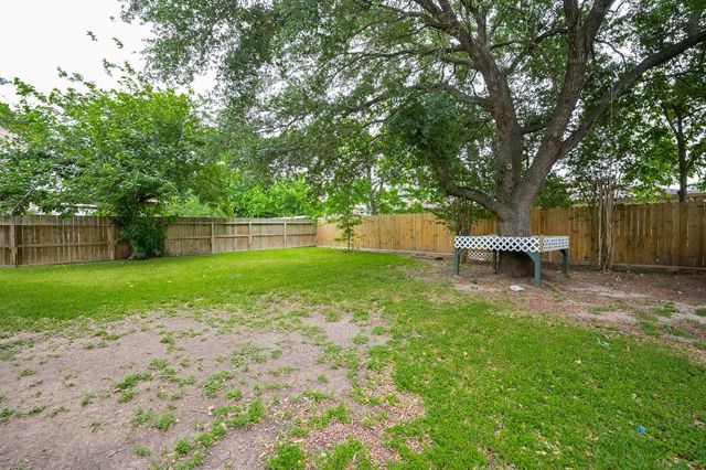 13723 Wood River Drive, Houston, TX 77085