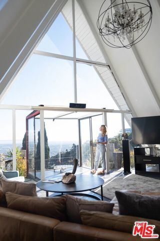 2144 Sunset Plaza Drive, Los Angeles, CA 90069