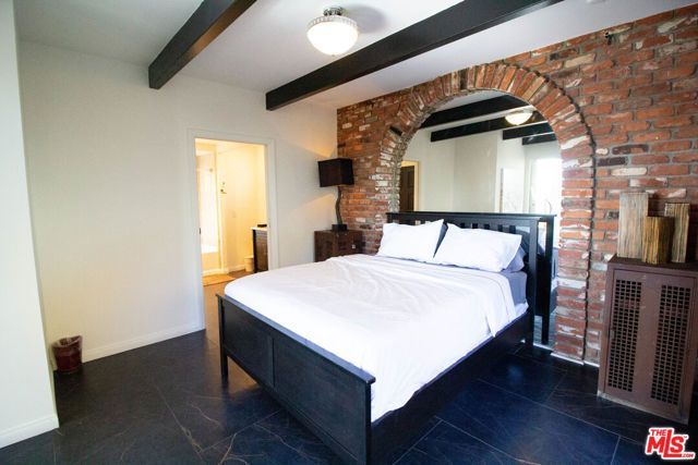 2144 Sunset Plaza Drive, Los Angeles, CA 90069