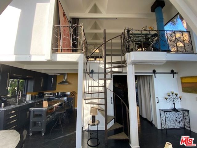 2144 Sunset Plaza Drive, Los Angeles, CA 90069