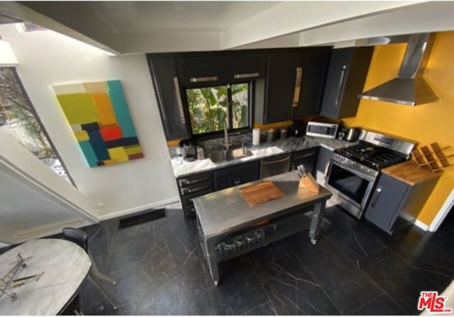2144 Sunset Plaza Drive, Los Angeles, CA 90069