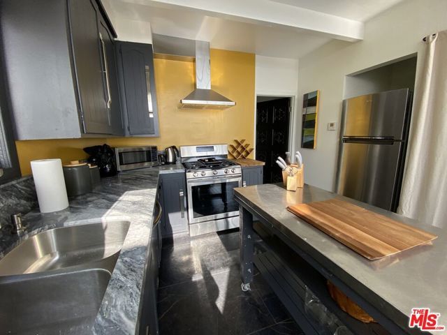 2144 Sunset Plaza Drive, Los Angeles, CA 90069