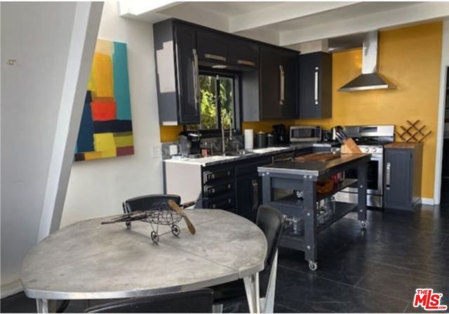 2144 Sunset Plaza Drive, Los Angeles, CA 90069