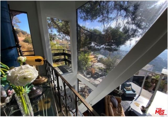2144 Sunset Plaza Drive, Los Angeles, CA 90069