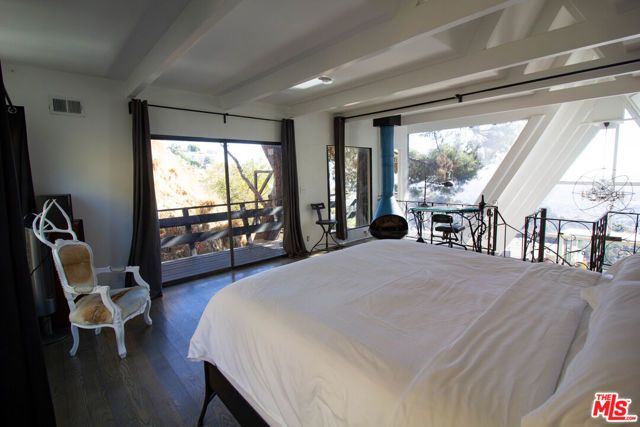 2144 Sunset Plaza Drive, Los Angeles, CA 90069
