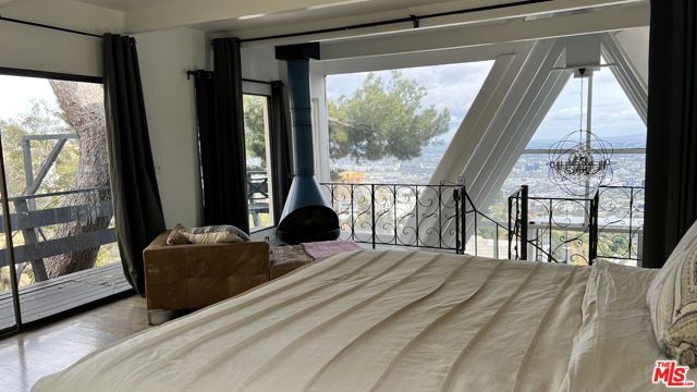 2144 Sunset Plaza Drive, Los Angeles, CA 90069