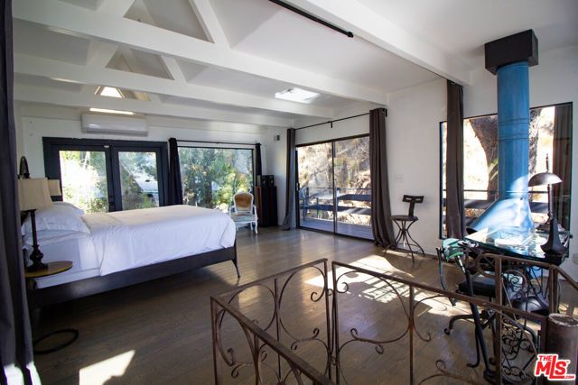 2144 Sunset Plaza Drive, Los Angeles, CA 90069