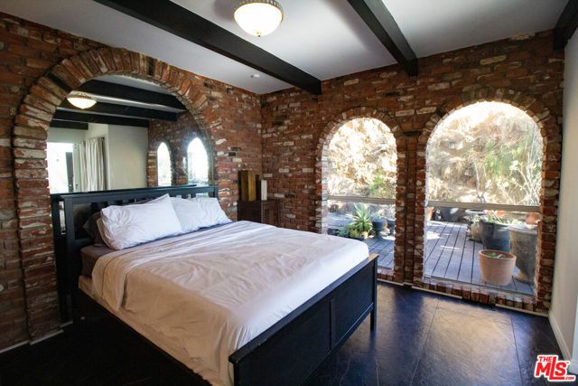 2144 Sunset Plaza Drive, Los Angeles, CA 90069