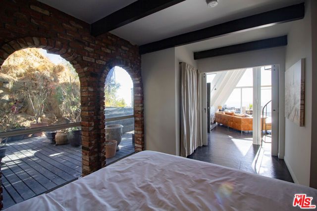 2144 Sunset Plaza Drive, Los Angeles, CA 90069