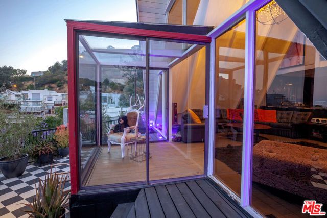 2144 Sunset Plaza Drive, Los Angeles, CA 90069