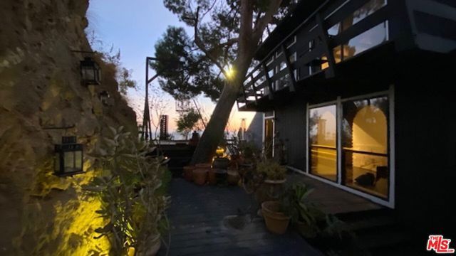 2144 Sunset Plaza Drive, Los Angeles, CA 90069