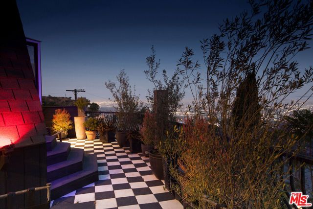 2144 Sunset Plaza Drive, Los Angeles, CA 90069