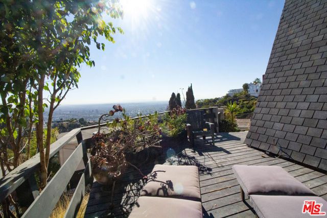 2144 Sunset Plaza Drive, Los Angeles, CA 90069