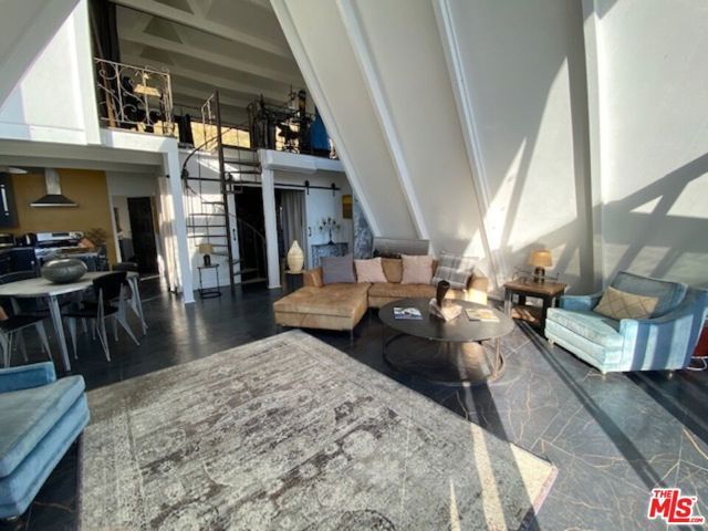 2144 Sunset Plaza Drive, Los Angeles, CA 90069