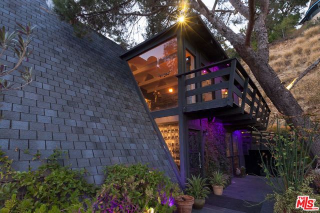 2144 Sunset Plaza Drive, Los Angeles, CA 90069