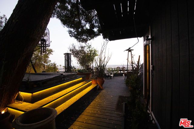 2144 Sunset Plaza Drive, Los Angeles, CA 90069