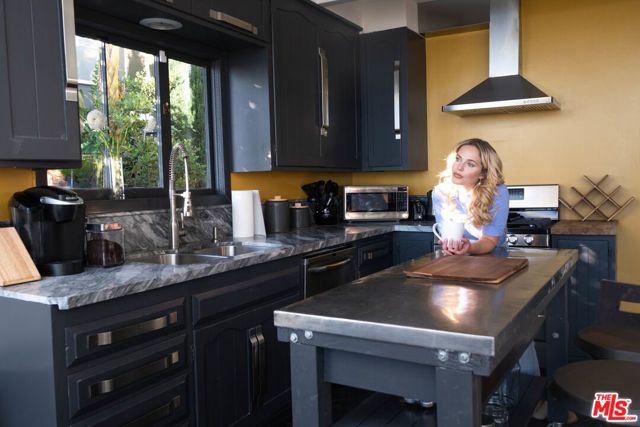 2144 Sunset Plaza Drive, Los Angeles, CA 90069