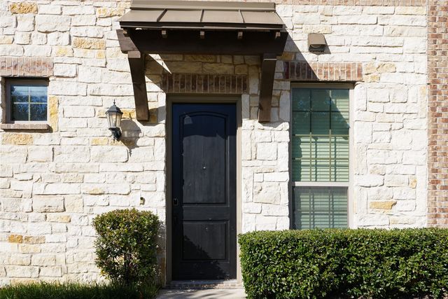 2401 Cort Drive E, Carrollton, TX 75010