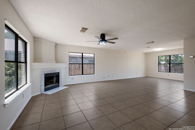 6647 BEECH TRAIL DR, Converse, TX 78109
